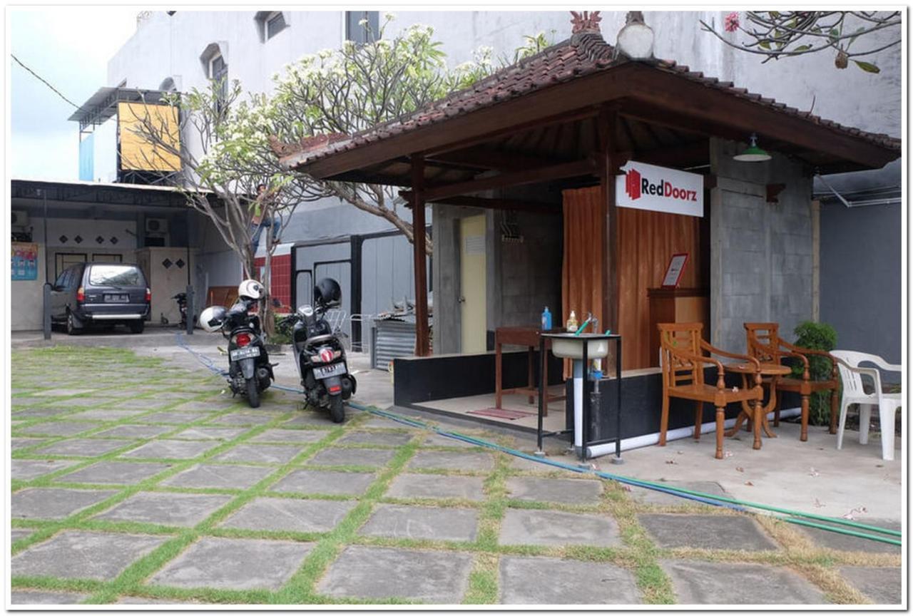 红多兹酒店-近新加拉惹佩尼班甘海滩 外观 照片